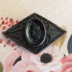 Vintage Brooch. Onyx and silver